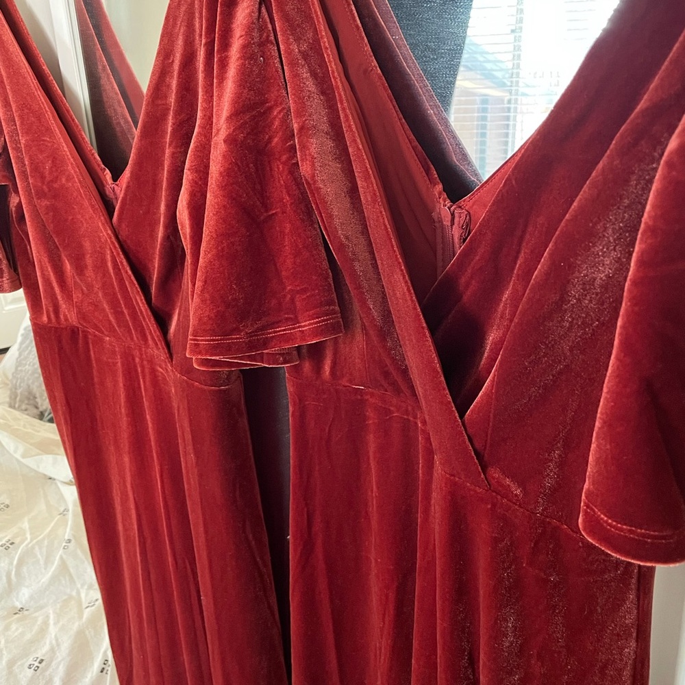 Two velvet bridesmaid dresses size medium (size 6). - Picture 5 of 10